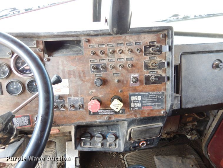 image for item DS1293 1995 Peterbilt 377  dump truck