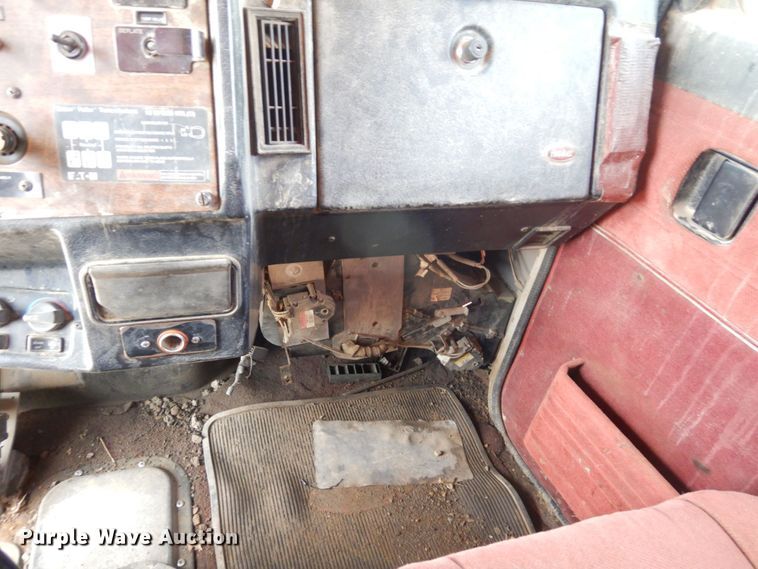 image for item DS1293 1995 Peterbilt 377  dump truck