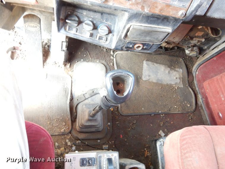 image for item DS1293 1995 Peterbilt 377  dump truck