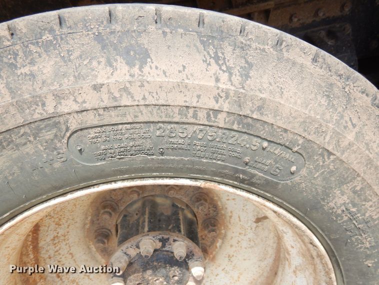 image for item DS1293 1995 Peterbilt 377  dump truck