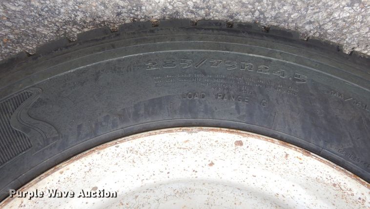 image for item DS1293 1995 Peterbilt 377  dump truck