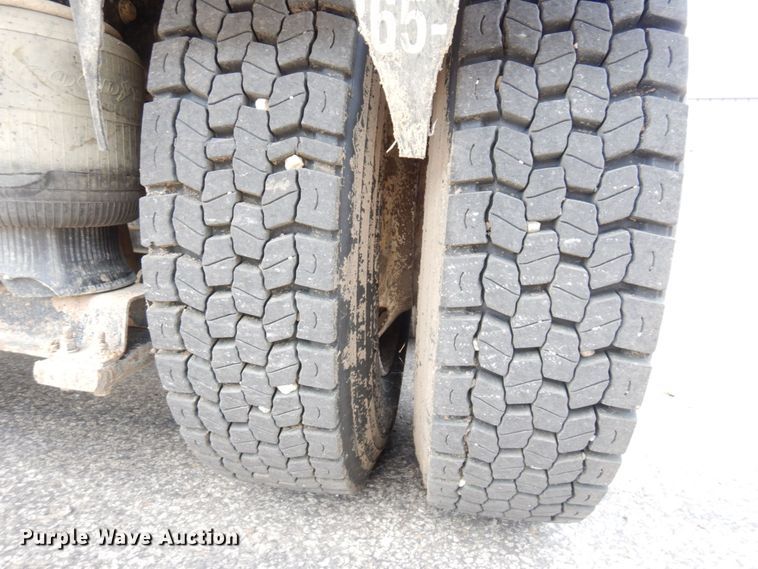 image for item DS1293 1995 Peterbilt 377  dump truck