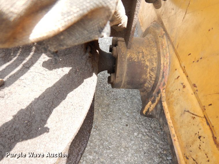 image for item DS1294 2002 John Deere 650H LT  dozer