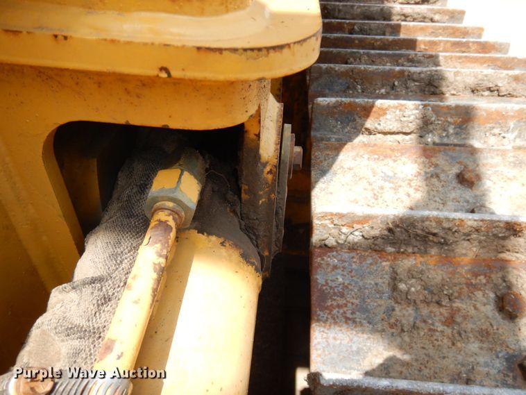 image for item DS1294 2002 John Deere 650H LT  dozer