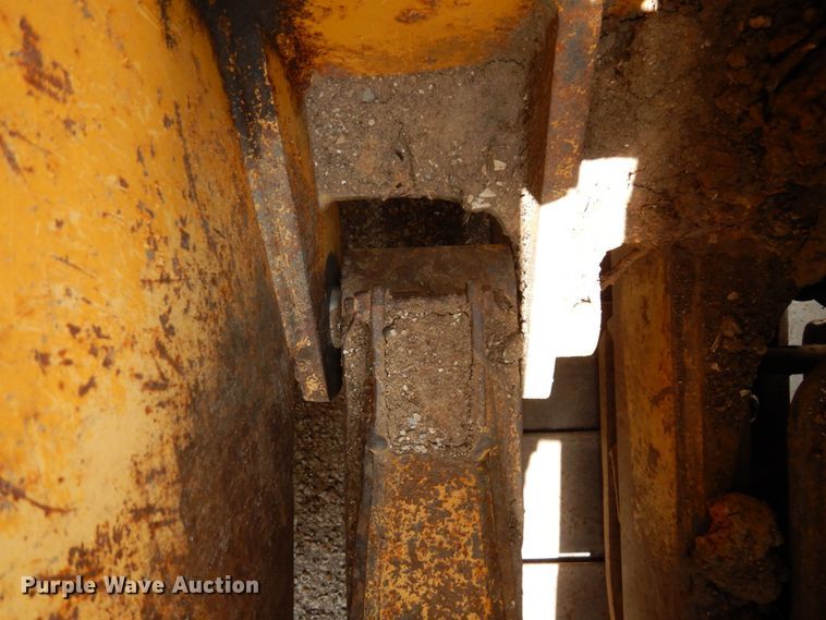 image for item DS1294 2002 John Deere 650H LT  dozer