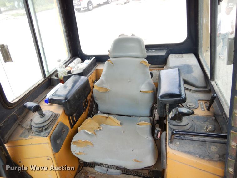 image for item DS1294 2002 John Deere 650H LT  dozer