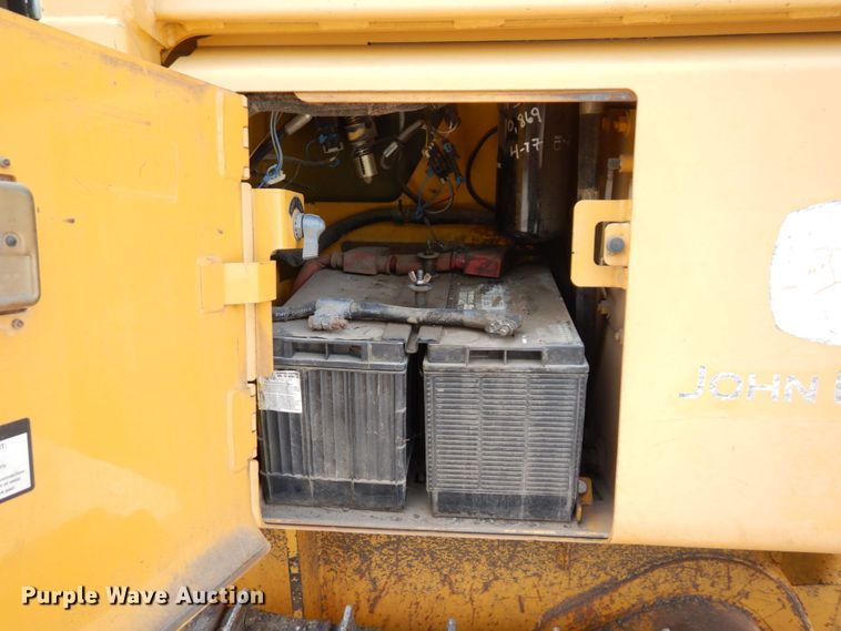 image for item DS1294 2002 John Deere 650H LT  dozer