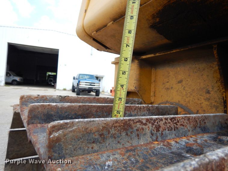 image for item DS1294 2002 John Deere 650H LT  dozer