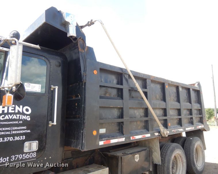 image for item DS1297 1989 Freightliner FLC  dump truck