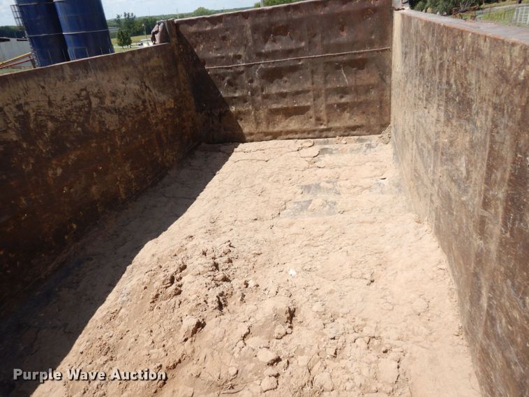 image for item DS1297 1989 Freightliner FLC  dump truck