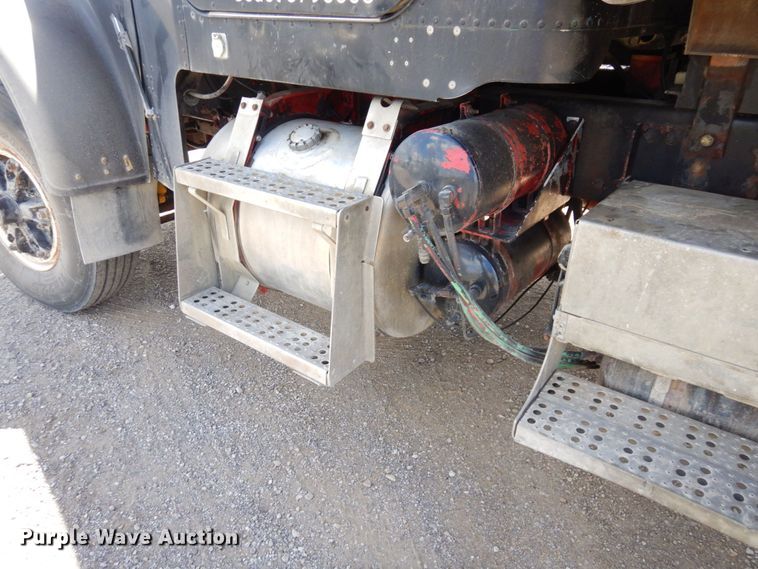 image for item DS1297 1989 Freightliner FLC  dump truck