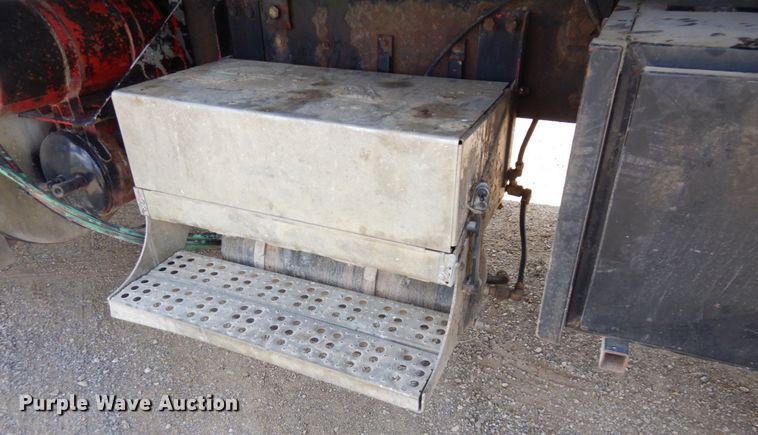 image for item DS1297 1989 Freightliner FLC  dump truck