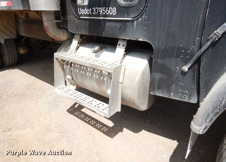 image for item DS1297 1989 Freightliner FLC  dump truck