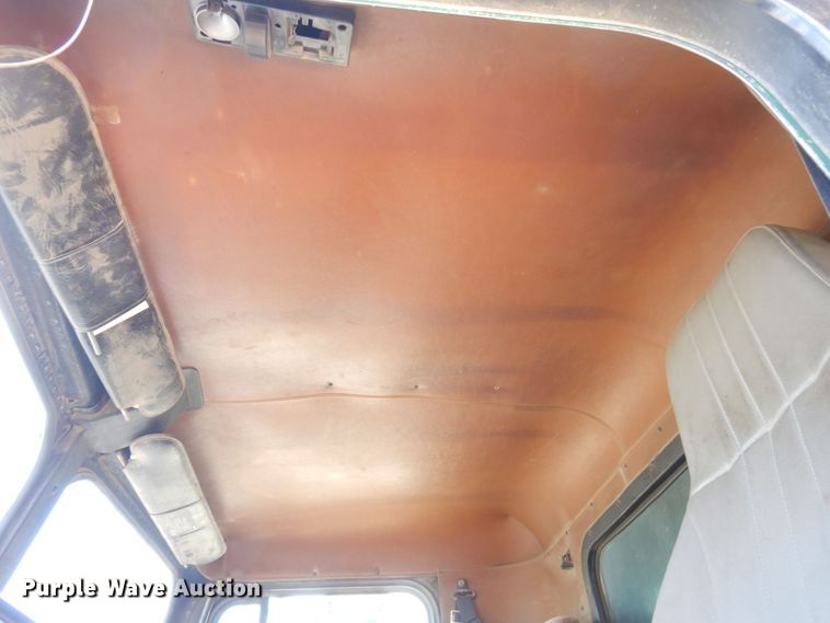 image for item DS1297 1989 Freightliner FLC  dump truck