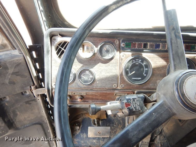 image for item DS1297 1989 Freightliner FLC  dump truck