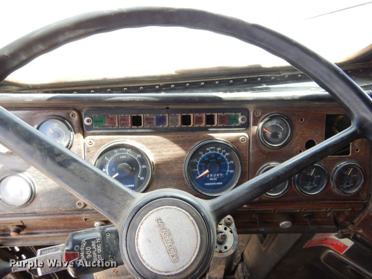 image for item DS1297 1989 Freightliner FLC  dump truck