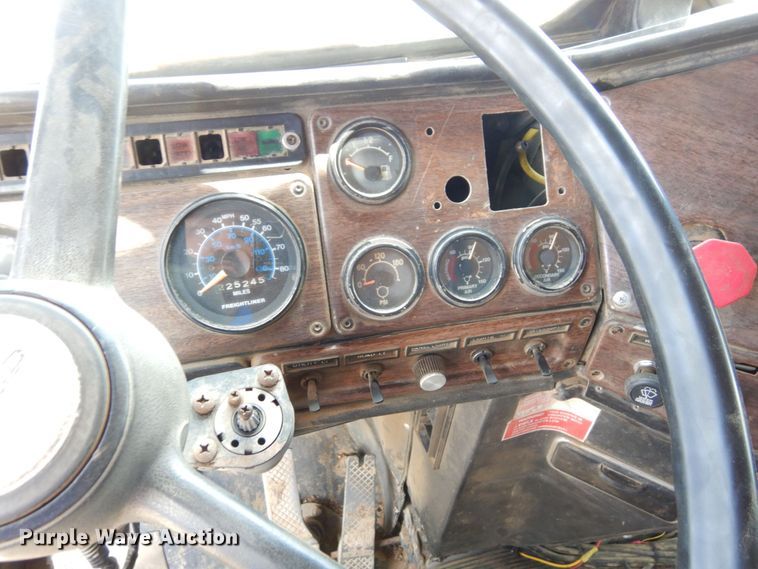 image for item DS1297 1989 Freightliner FLC  dump truck