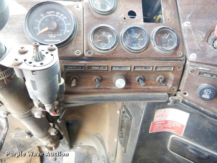 image for item DS1297 1989 Freightliner FLC  dump truck