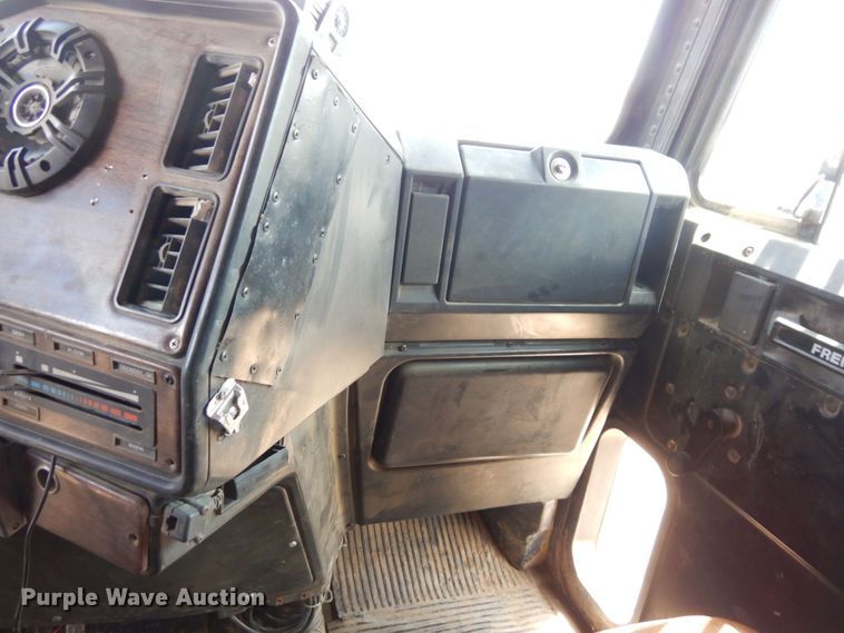 image for item DS1297 1989 Freightliner FLC  dump truck