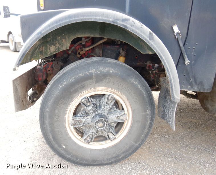 image for item DS1297 1989 Freightliner FLC  dump truck