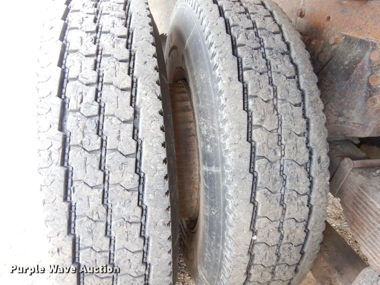 image for item DS1297 1989 Freightliner FLC  dump truck