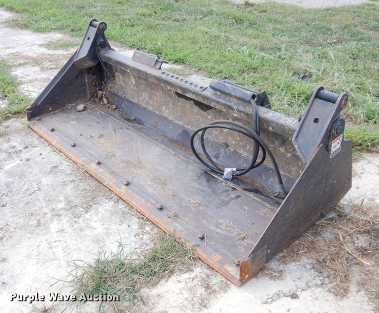 image for item DS1299 John Deere MP84  skid steer bucket