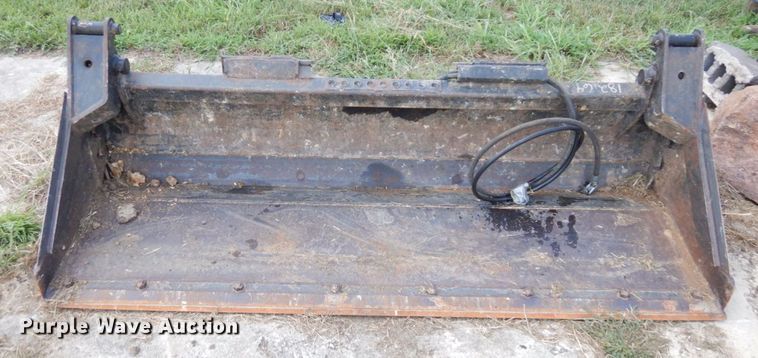 image for item DS1299 John Deere MP84  skid steer bucket