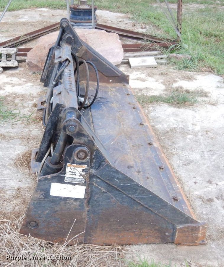 image for item DS1299 John Deere MP84  skid steer bucket