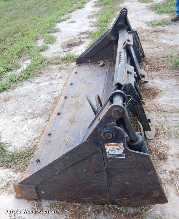 image for item DS1299 John Deere MP84  skid steer bucket