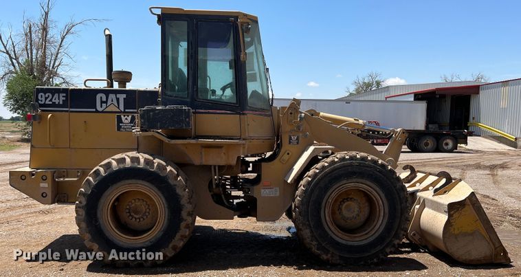 image for item DS8377 1999 Caterpillar 924F  wheel loader