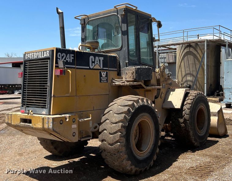 image for item DS8377 1999 Caterpillar 924F  wheel loader