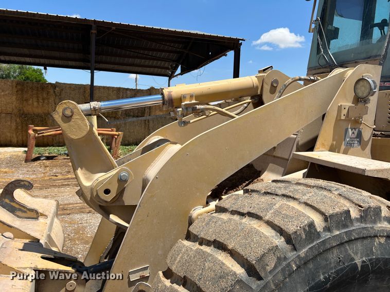 image for item DS8377 1999 Caterpillar 924F  wheel loader