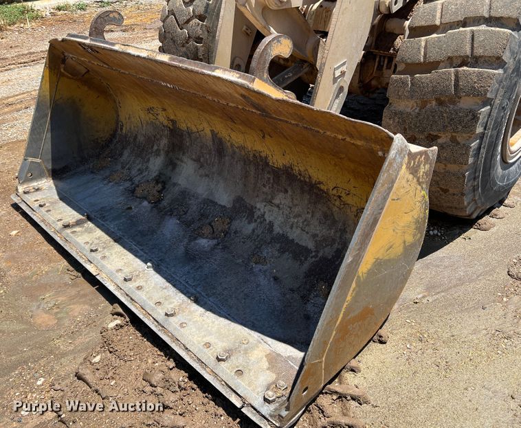 image for item DS8377 1999 Caterpillar 924F  wheel loader