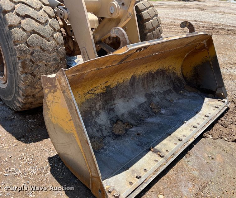 image for item DS8377 1999 Caterpillar 924F  wheel loader