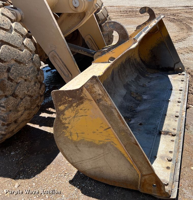 image for item DS8377 1999 Caterpillar 924F  wheel loader