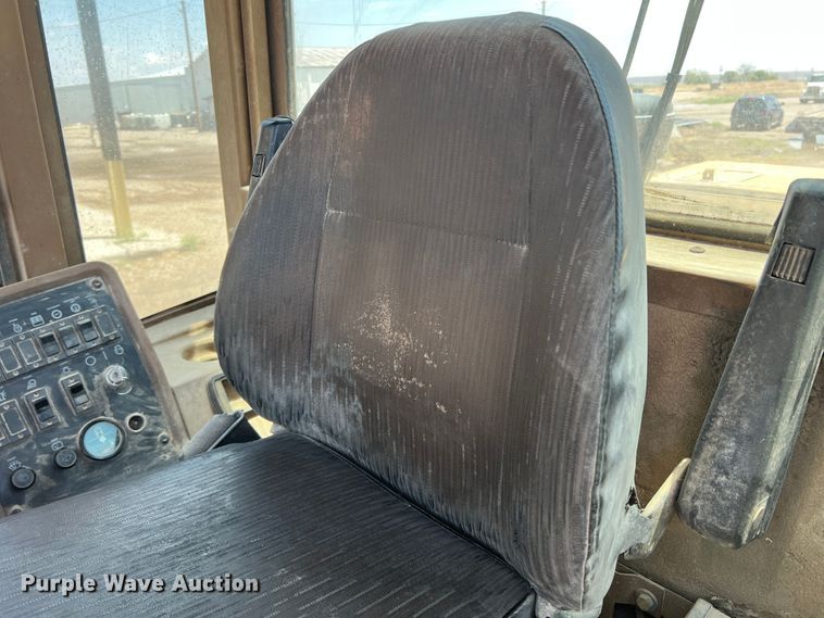 image for item DS8377 1999 Caterpillar 924F  wheel loader