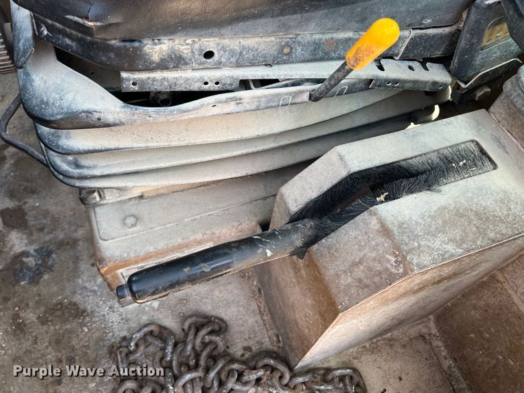 image for item DS8377 1999 Caterpillar 924F  wheel loader