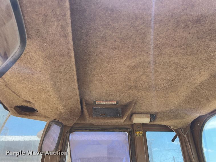 image for item DS8377 1999 Caterpillar 924F  wheel loader