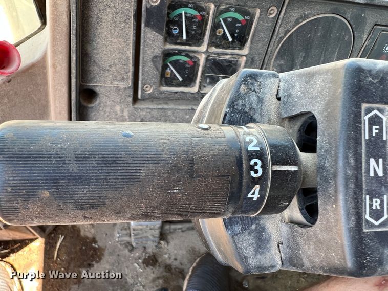 image for item DS8377 1999 Caterpillar 924F  wheel loader