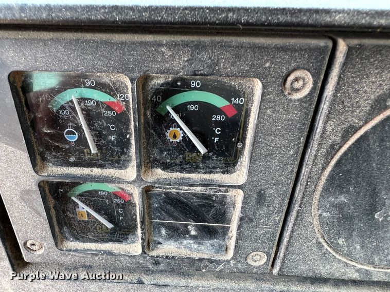 image for item DS8377 1999 Caterpillar 924F  wheel loader