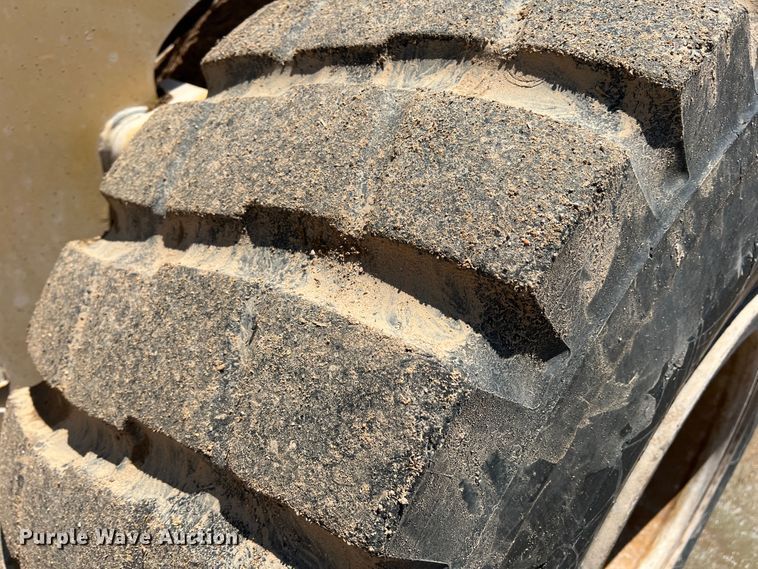 image for item DS8377 1999 Caterpillar 924F  wheel loader