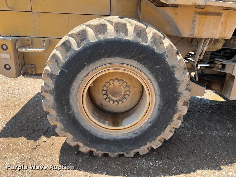 image for item DS8377 1999 Caterpillar 924F  wheel loader