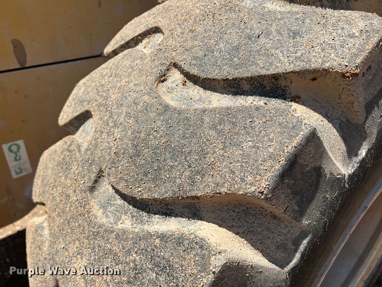 image for item DS8377 1999 Caterpillar 924F  wheel loader