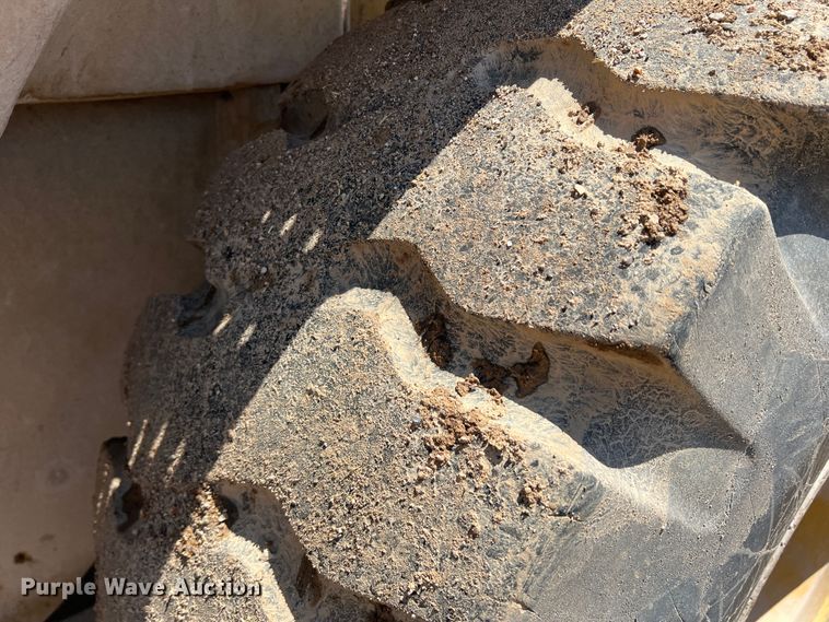 image for item DS8377 1999 Caterpillar 924F  wheel loader