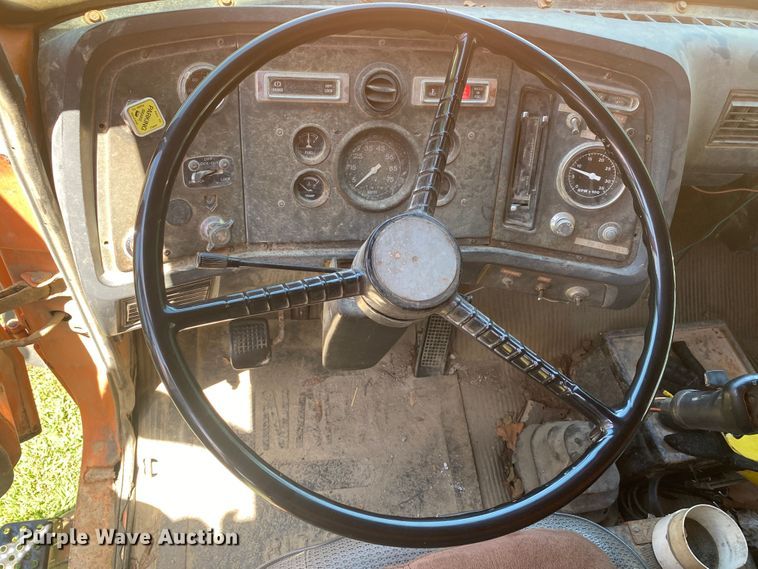 image for item JA9181 1988 Ford LT8000  dump truck