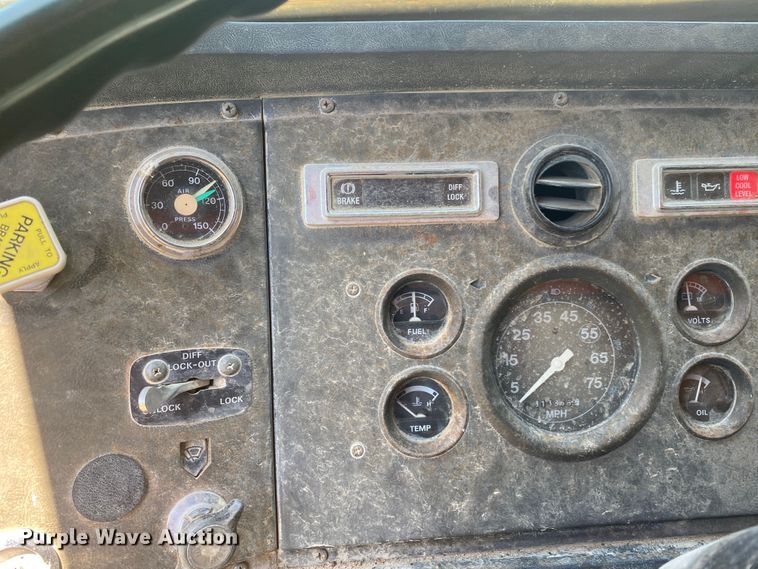 image for item JA9181 1988 Ford LT8000  dump truck