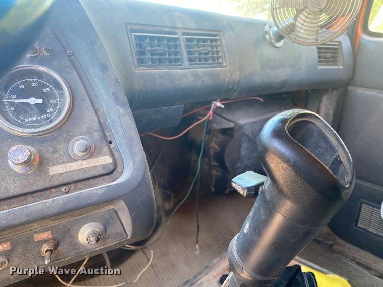 image for item JA9181 1988 Ford LT8000  dump truck