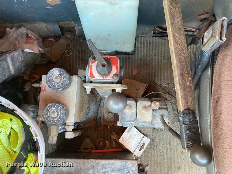 image for item JA9181 1988 Ford LT8000  dump truck