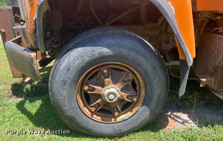 image for item JA9181 1988 Ford LT8000  dump truck