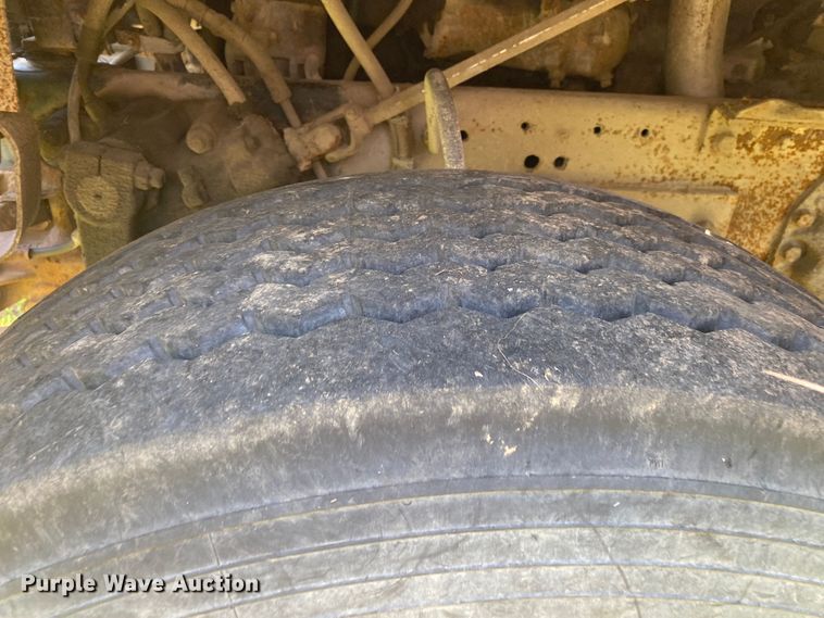 image for item JA9181 1988 Ford LT8000  dump truck